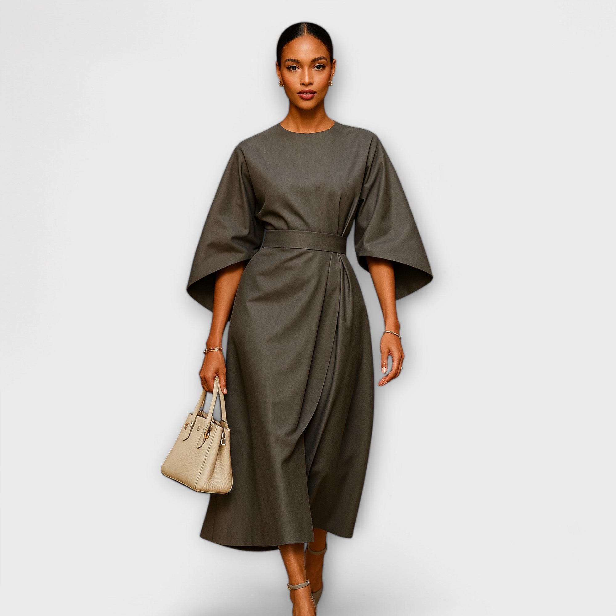 Sara – Elegant kjole med ermer