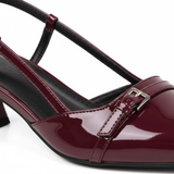 Slingback-pumps med lav hæl i lakkskinn med spiss tå for dame