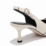 Slingback-pumps med spiss tå i kunstskinn med metalldetaljer for dame
