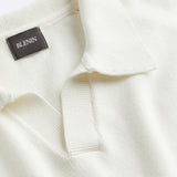 Elegant genser med åpen krage for stilige looks