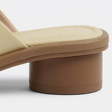 Mules med blokkhæl og firkantet tå med elegant detalj for dame
