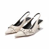 Slingback-pumps med spiss tå i kunstskinn med metalldetaljer for dame