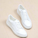 Minimalistiske hvite sneakers – Perfekte for alle anledninger
