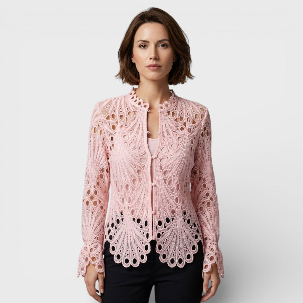 Sabine – Moderne bluse med utskåret detalj