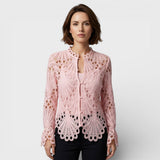 Sabine – Moderne bluse med utskåret detalj