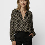 Daniela – Elegant bluse med V-utringning