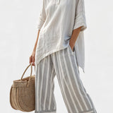 Selma – Elegant asymmetrisk bluse og stripete bukser