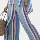 Gunnvor – Elegant topp i pastell-mauve og stripete linbukser