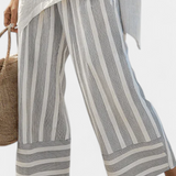 Selma – Elegant asymmetrisk bluse og stripete bukser