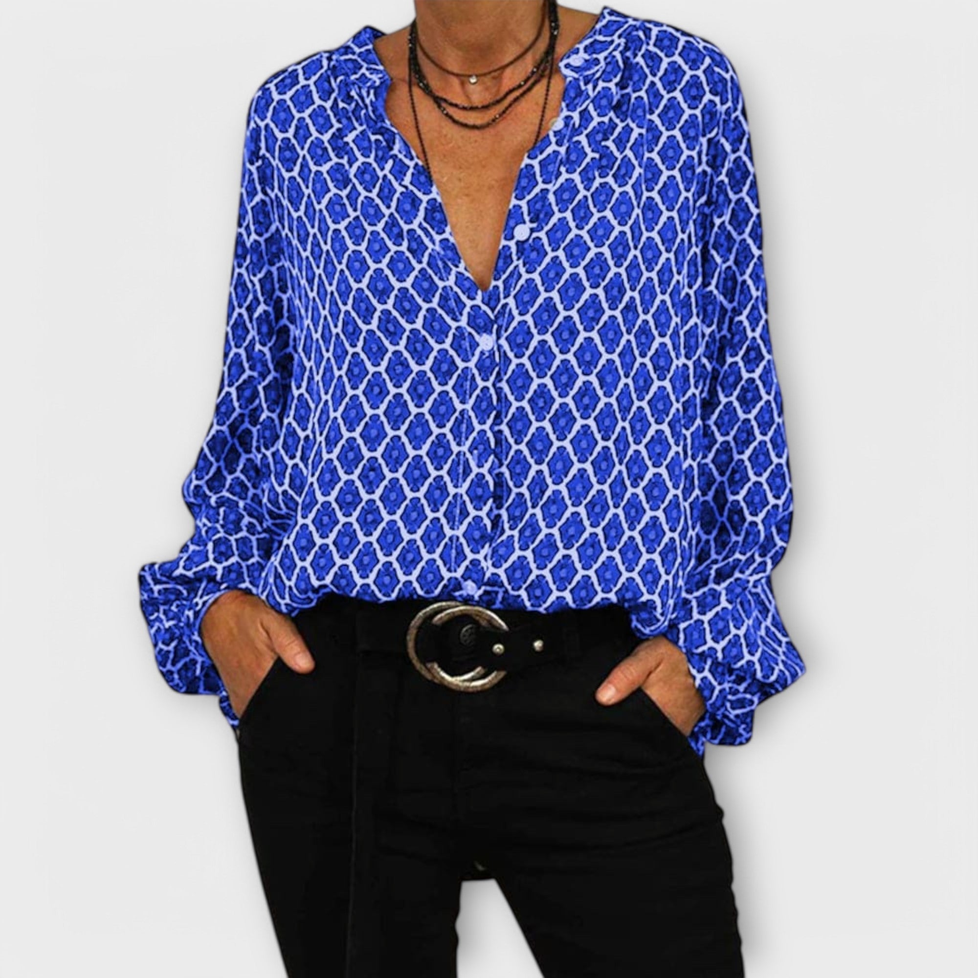 Daniela – Elegant bluse med V-utringning